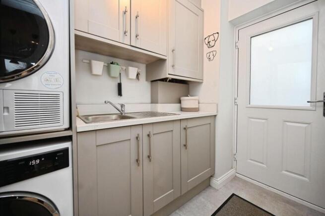 4 bed Semi-Detached for sale Image 6