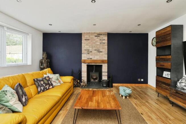 4 bed Bungalow for sale Image 5