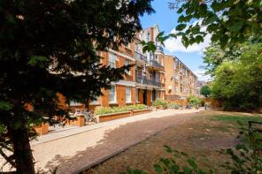 30, Stamford Hill Mansions, Stamford Hill, Hackney, London N16 5TN