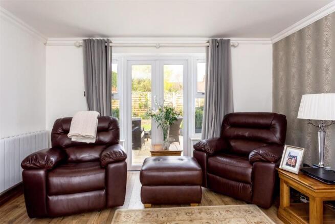 Lounge 5.jpg