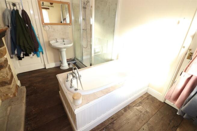 Bath / Shower Room / wc