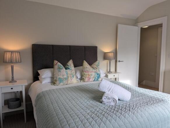 2 bed Semi-Detached to rent Image 7