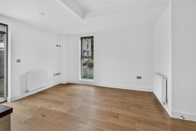 4 bed Semi-Detached for sale Image 11
