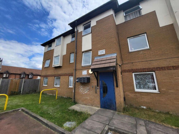One-Bedroom Apartment Close to Town