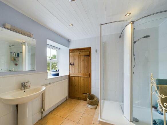 Bathroom with shower.jpg
