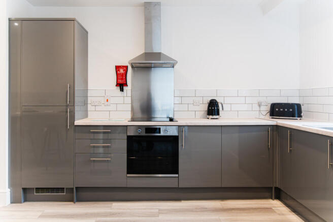 2 bed Apartment to rent Image 4
