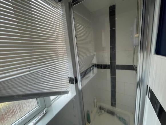 6 bed Semi-Detached to rent Image 8