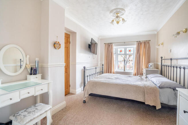 5 bed Semi-Detached for sale Image 10
