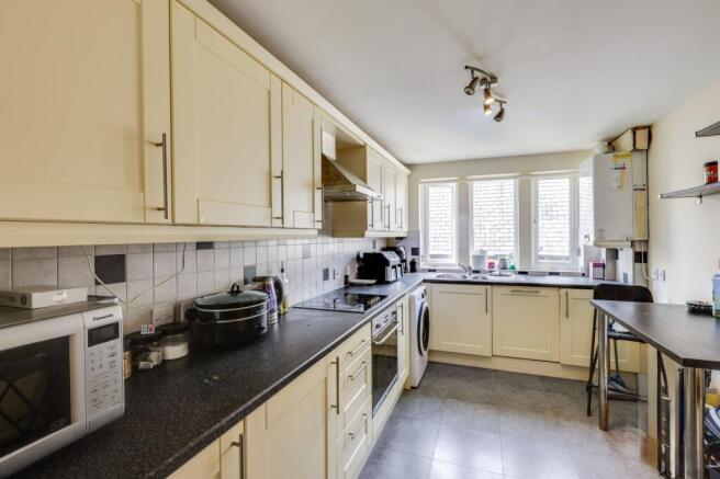 2 bed Flat for sale Image 5