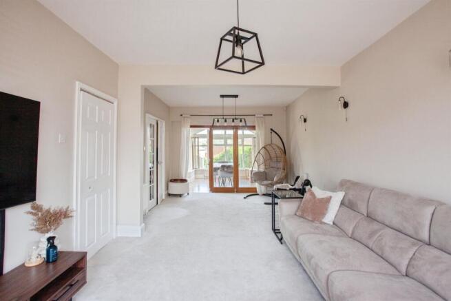 3 bed Semi-Detached for sale Image 6