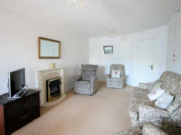 Lounge/Dining Room