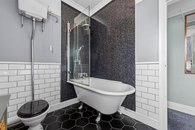Bathroom - bath.jpg