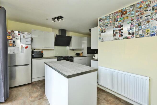 5 bed Town House for sale Image 6
