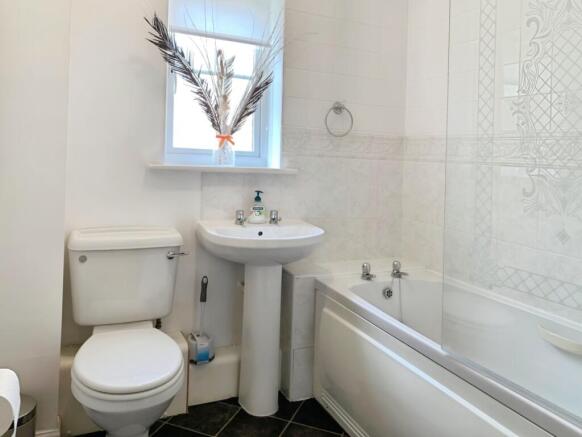 pbox-bathroom-316424.jpg