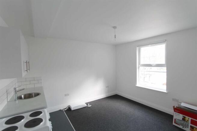 STUDIO ROOM