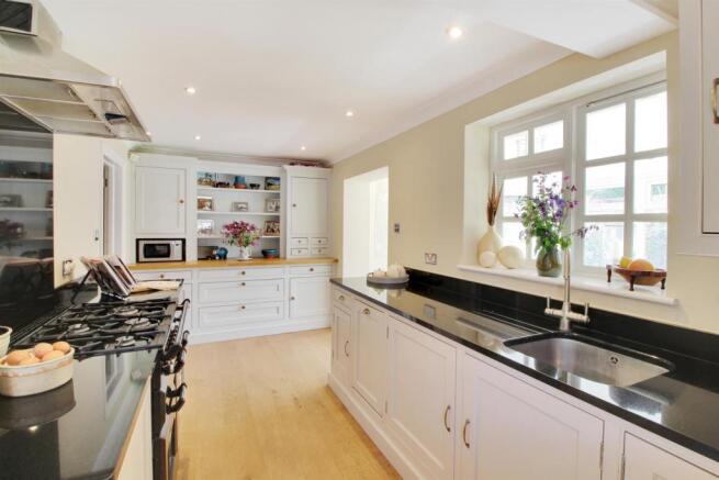 Kitchen 1.jpg