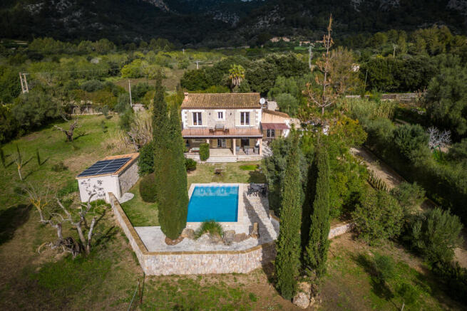 Charming finca with pool and nature views