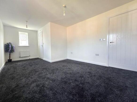 Brookfields Place, Holbrooks - Bedroom 1.jpg