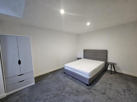 2 bed Apartment to rent Image 6