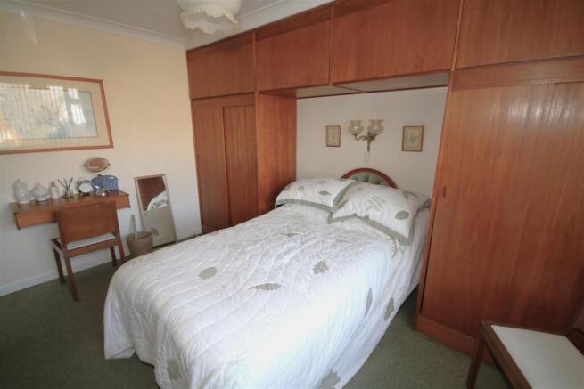 Bedroom 1b.JPG