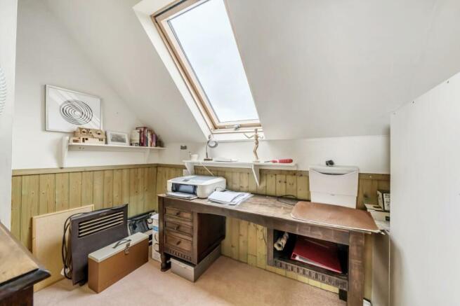 EN-SUITE OFFICE or DRESSING ROOM.jpg