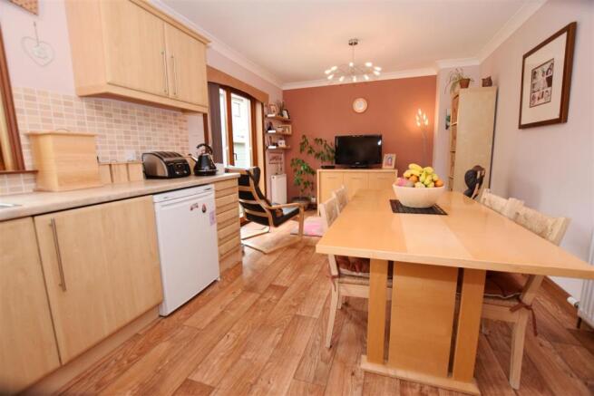 kitchen dining 2.JPG