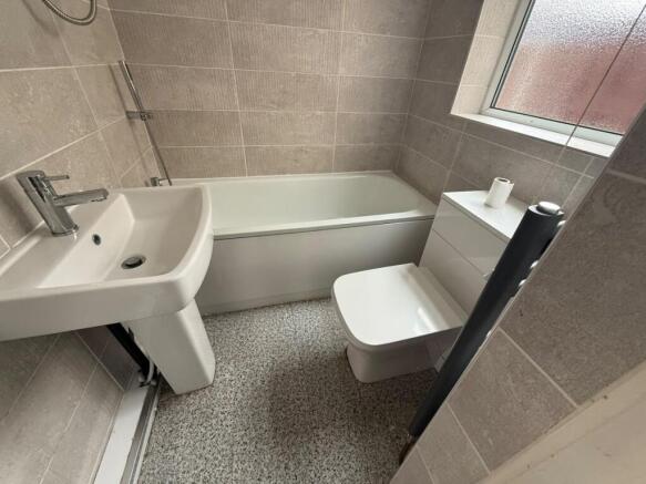 2 bed House to rent Image 11