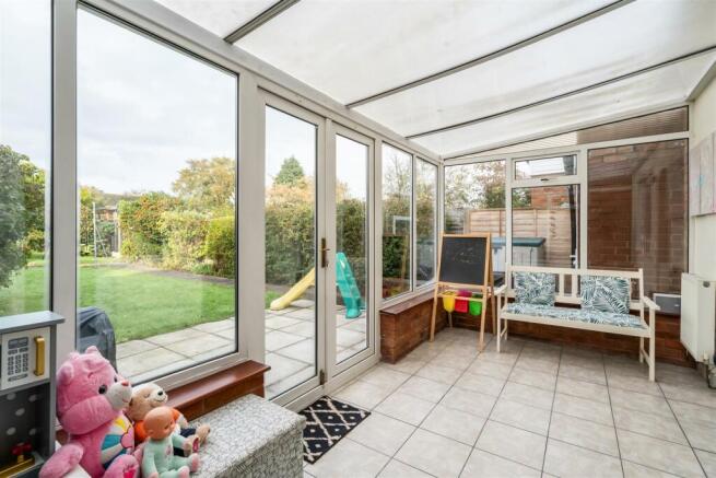 137 Danson Lane-5_lo.jpg
