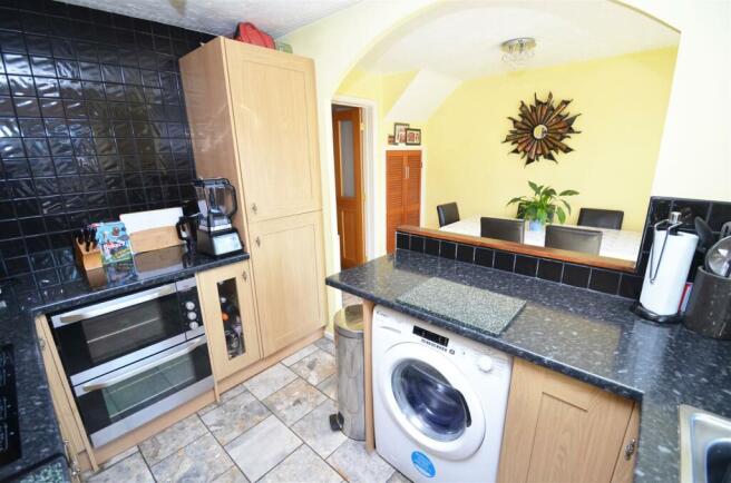 KITCHEN/ DINING ROOM