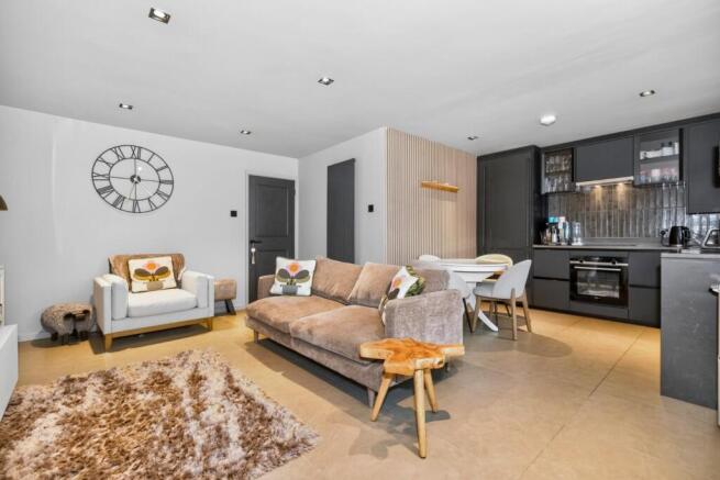 2 bed Flat for sale Image 6