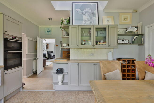 4 bed Detached for sale Image 11