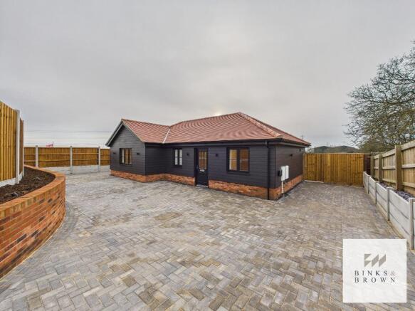 2-bed detached on Rookery Hill, Corringham, Essex, SS17 9LB, £499,995