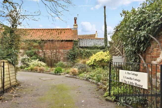 2 Manor Farm Close 4.jpg