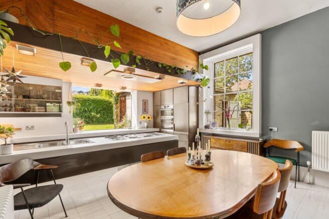 6 bed Terraced for sale Image 6