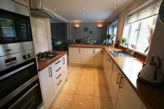 hingleyave,4kitchendiner2.JPG