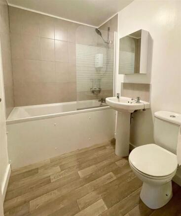 F9 Grange Bathroom.jpg