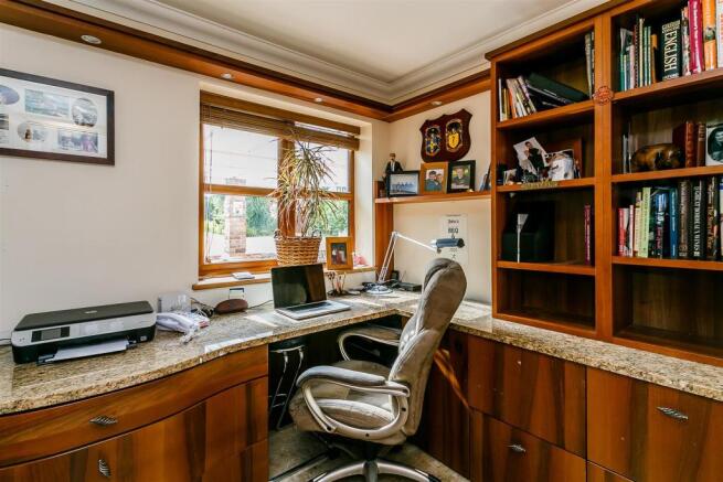 8300160-interior36.jpg