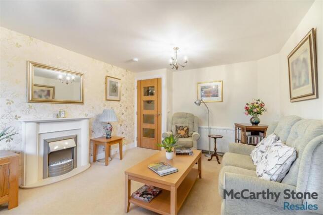 8691233-interior06.jpg