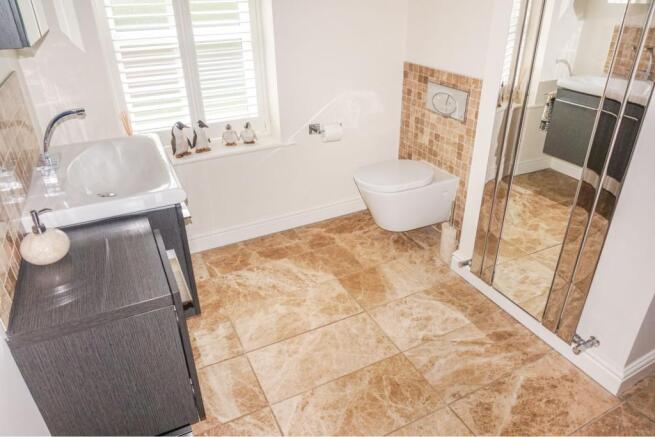 Master En-suite