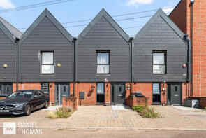 38, Hazlemere Marina, Waltham Abbey EN9 1FJ