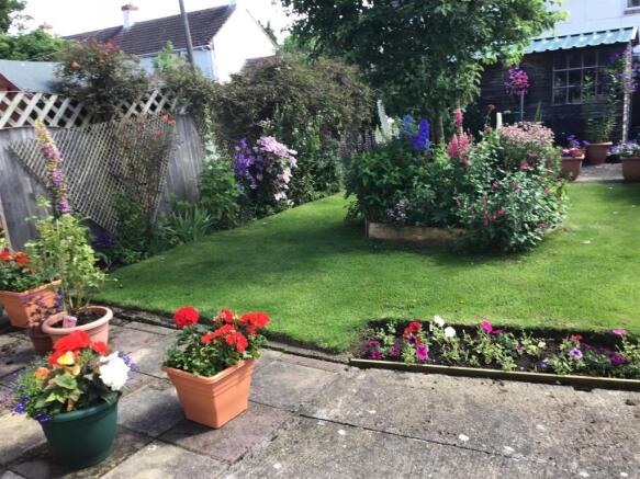 GARDEN SUMMER