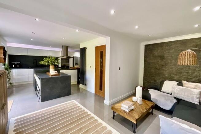 4 bed Detached for sale Image 9