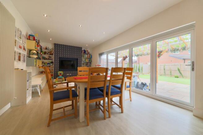 4 bed Detached for sale Image 6