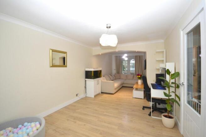 LOUNGE/DINING ROOM