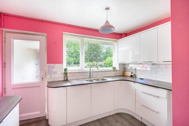 3 bed Semi-Detached for sale Image 6