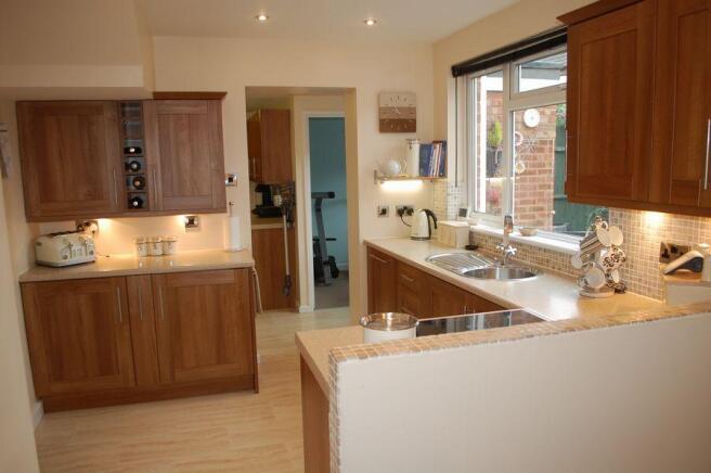 KITCHEN DINER