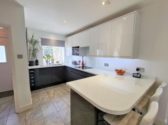 Kitchen/breakfast room (2)