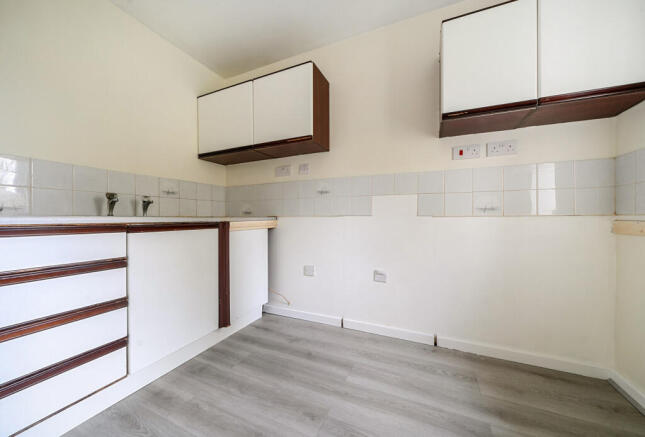 1415997-5-698f052...