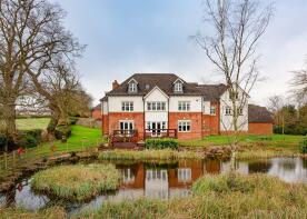 4, Albrighton House, The Water Gardens, Wolverhampton WV4 5LJ