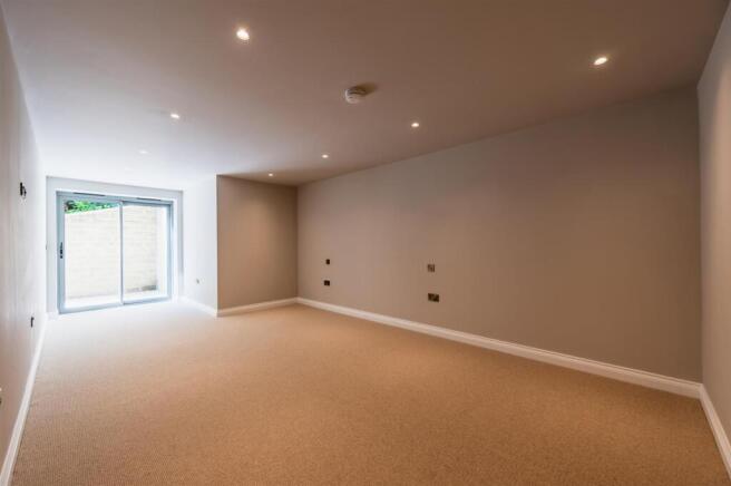3 bed Apartment for sale Image 8